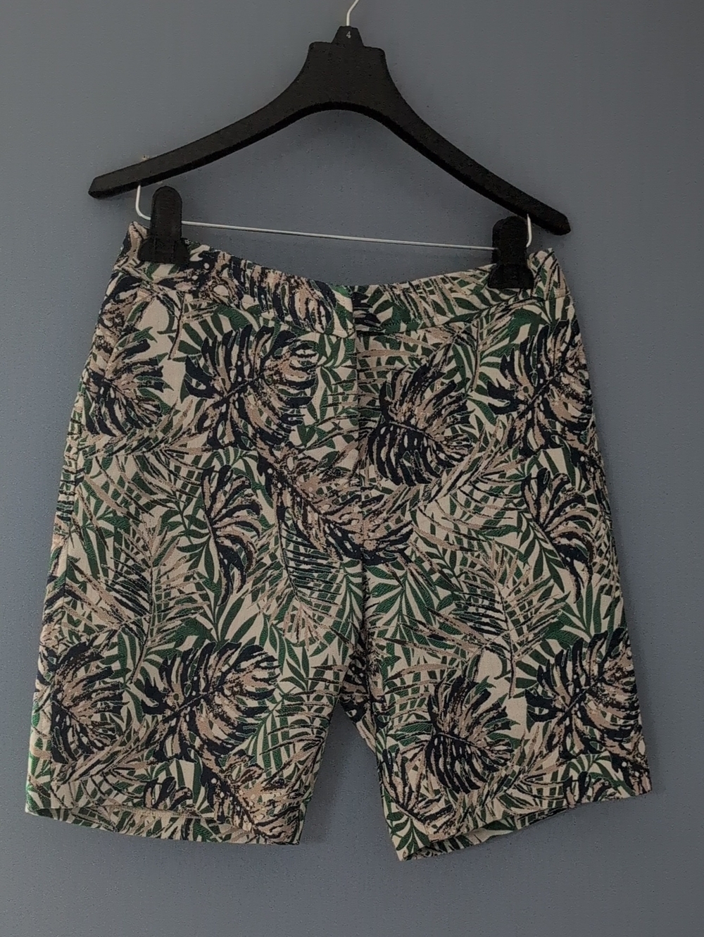 J. McLaughlin Leaf-Print Bermuda Shorts - Green & Navy